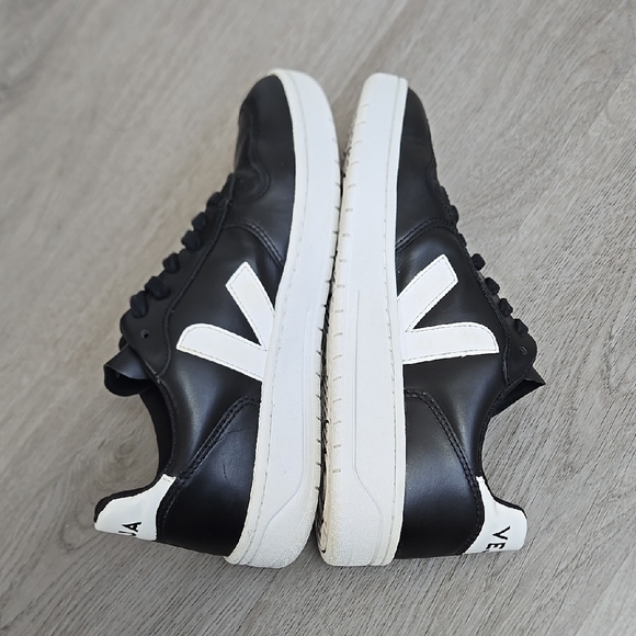 Veja Black and White Leather Sneakers with V Logo - Picture 5 of 11